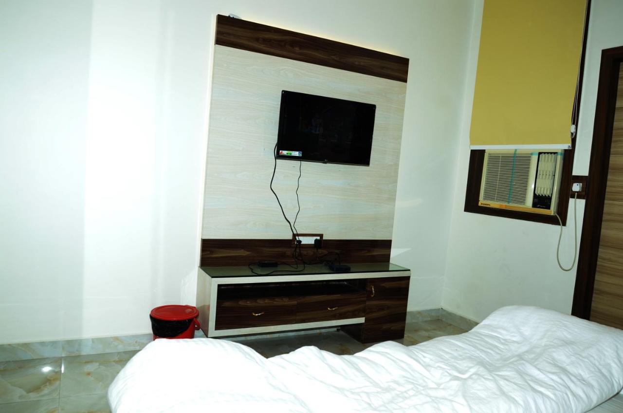 Hotel Paradise Inn Auraiya מראה חיצוני תמונה